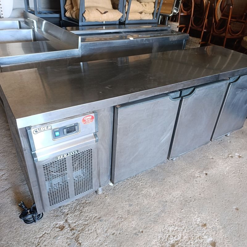 Refrigerador Comercial con 3 Puertas Frontales - imagen 2