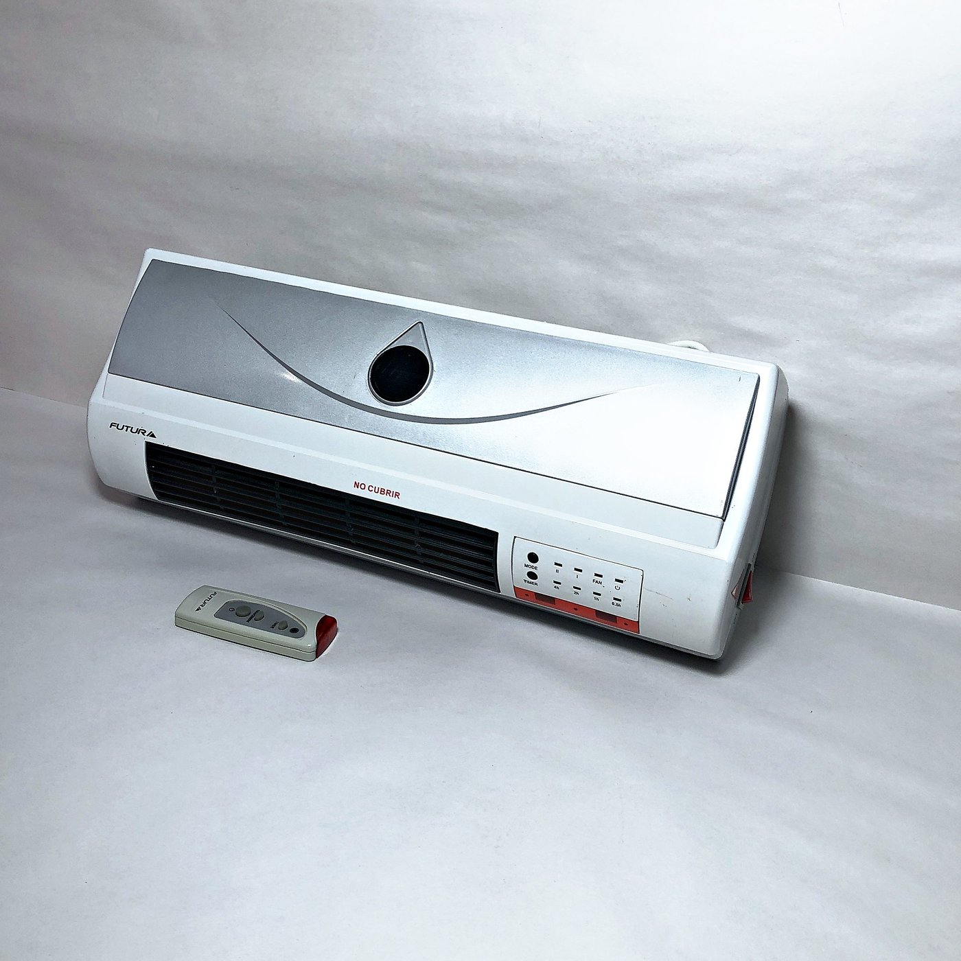 Convector de Pared Futura con Control Remoto y Caja Original (Solo Frío)