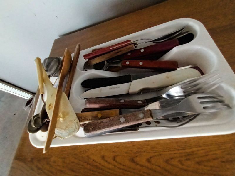Lote siguiente: Utensilios de cocina en bandeja