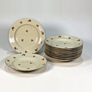 Lote siguiente: Doce Platos Hondos de Porcelana Bavaria Beige con Flores