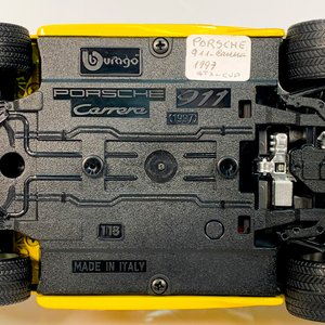 Maqueta Burago Porsche Carrera 911 (1997) Amarillo - imagen 3