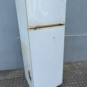 Lote siguiente: Heladera Whirlpool Blanca de 2 Puertas con Freezer