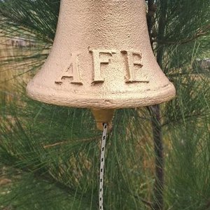 Lote anterior: Campana Decorativa Dorada con Cordón