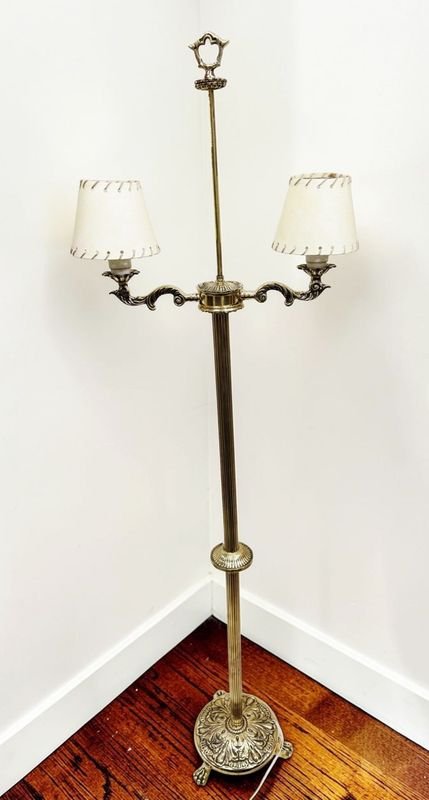Lámpara de Pie Antigua de Bronce Macizo con Dos Brazos Decorativos - imagen 1