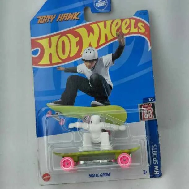 Juguetes Hot Wheels con Skateboard y Figura de Tony Hawk
