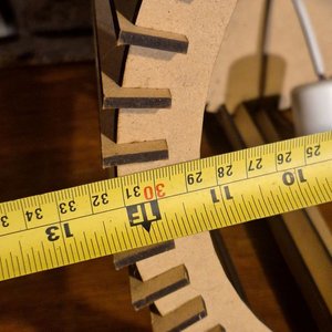 Porta Lámpara Colgante de Madera y Metal con Detalles - imagen 7