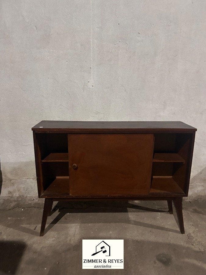 Mueble de Madera con Puertas Corredizas Estilo Mid-Century