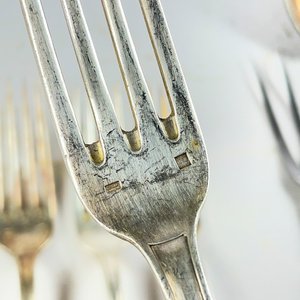 Lote de Cubiertos: Cucharas Soperas, Tenedores Grandes y Cuchillos - imagen 4