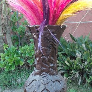 Lote anterior: Florero Marrón Alto con Detalles Florales y Plumas Decorativas