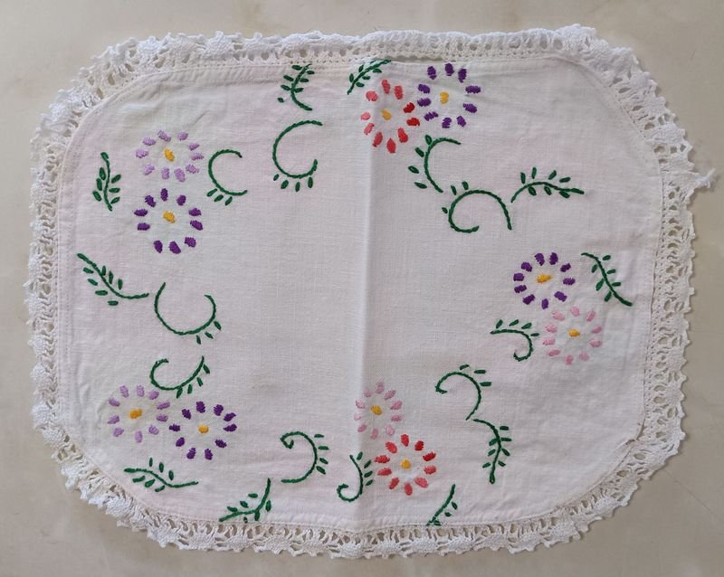Servilletas bordadas y decorativas para mesa - imagen 3