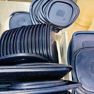 Set de Tupperware Plásticos con Tapa y Jarritas - 80 Unidades - imagen 3