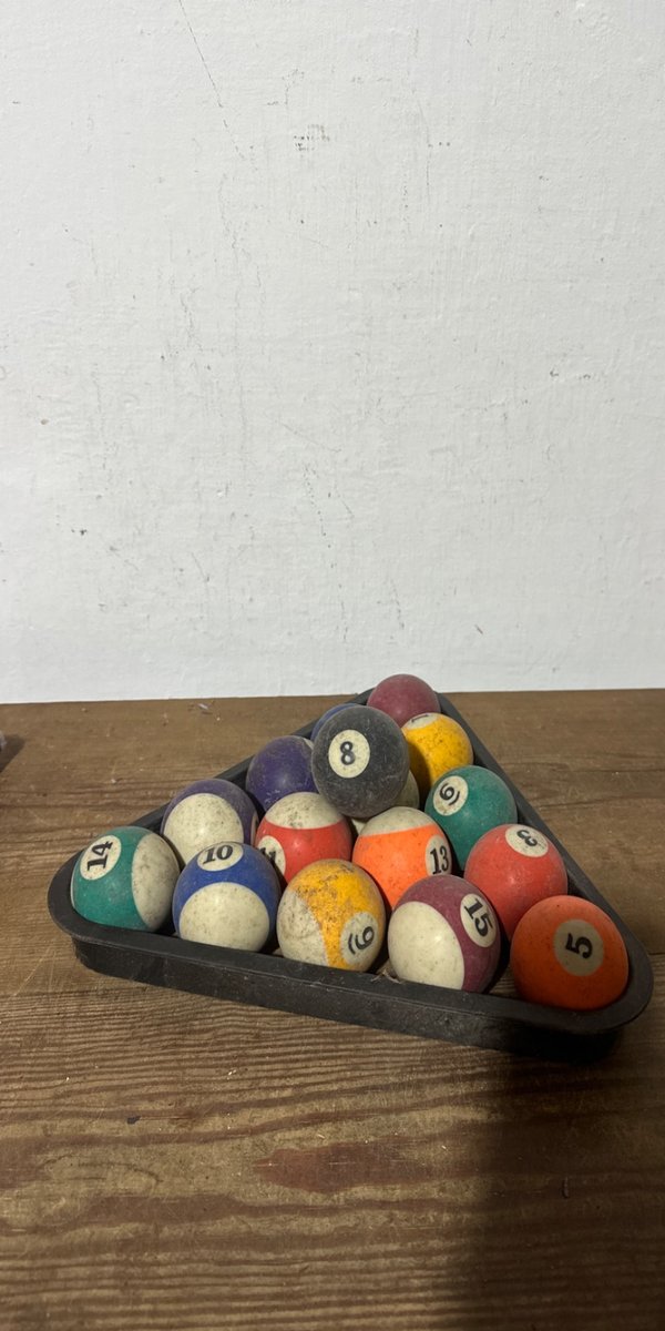Bolas de Billar Numeradas con Triángulo Negro