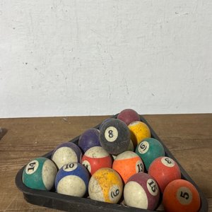 Lote anterior: Bolas de Billar Numeradas con Triángulo Negro