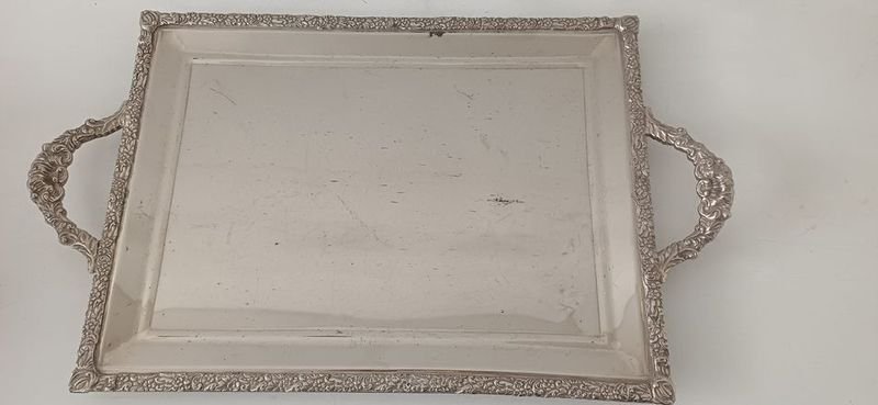 Bandeja rectangular con copas de plata y oro - imagen 2