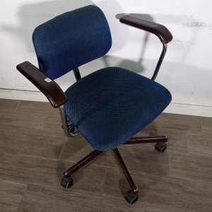 Silla de Escritorio Giratoria Azul con Apoyabrazos Marrones - imagen 3