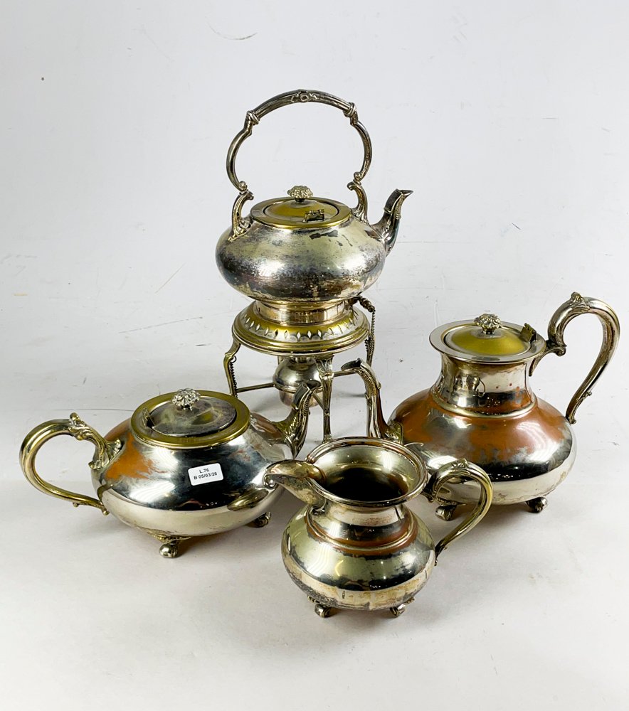 Lote anterior: Cuatro piezas de metal para servir té o café