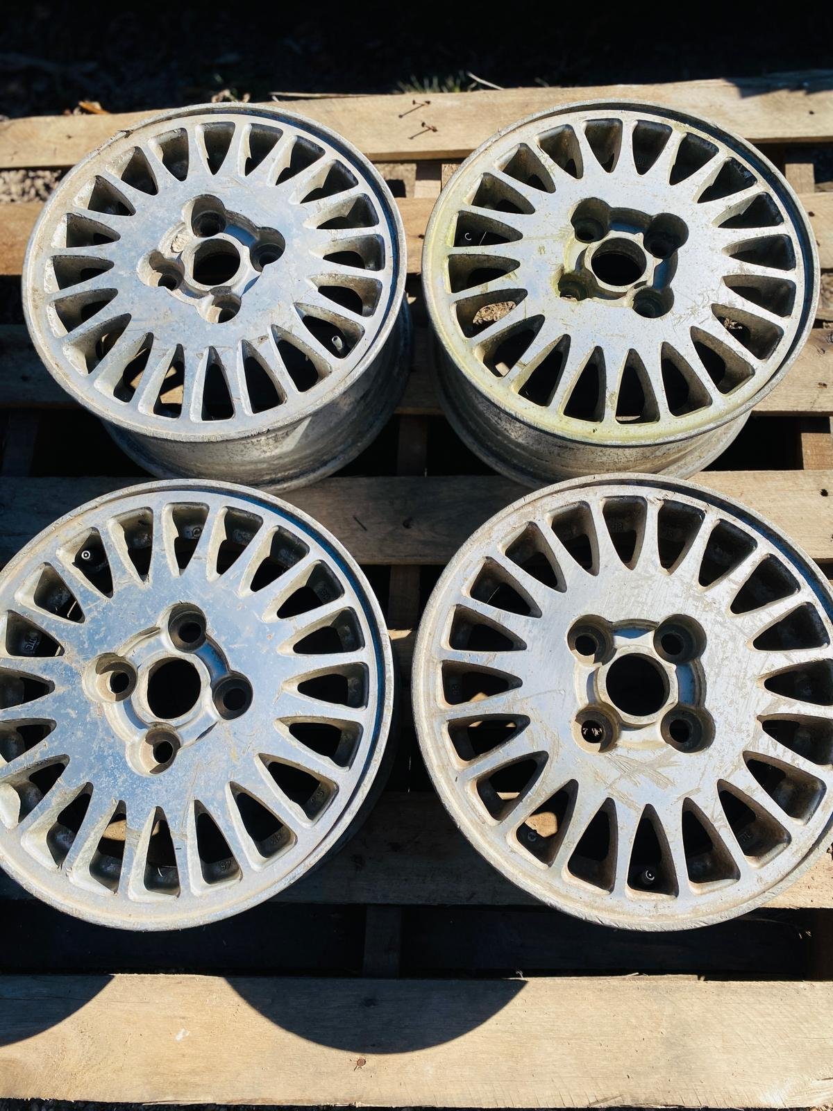 Item lote-x4-llantas-en-aluminio-r13 - Image 0