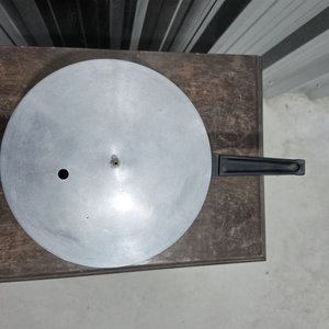 Olla a Presión de Aluminio con Asas Negras - imagen 3