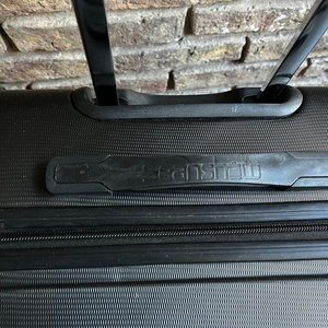 Valija Rígida Negra Seanshow con Detalles - imagen 3