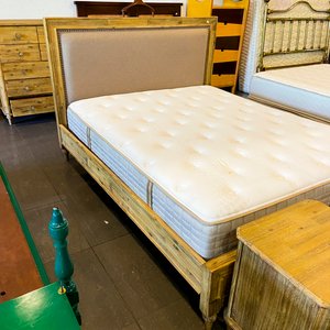 Juego de Muebles de Dormitorio: Cama, Respaldo y Mesa de Luz - imagen 2
