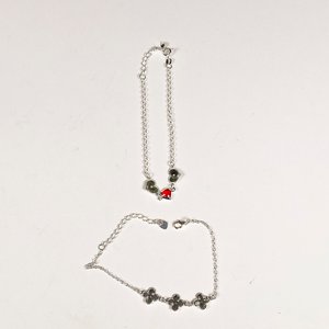Dos Pulseras de Dama con Dijes de Corazón y Trébol - imagen 2