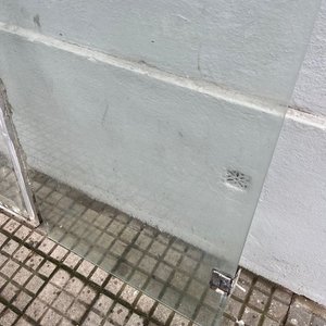Puerta de Vidrio y Mampara de Aluminio - imagen 4