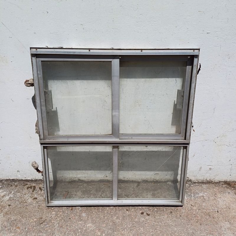 Ventana de aluminio con dos hojas corredizas y paño fijo inferior - imagen 4