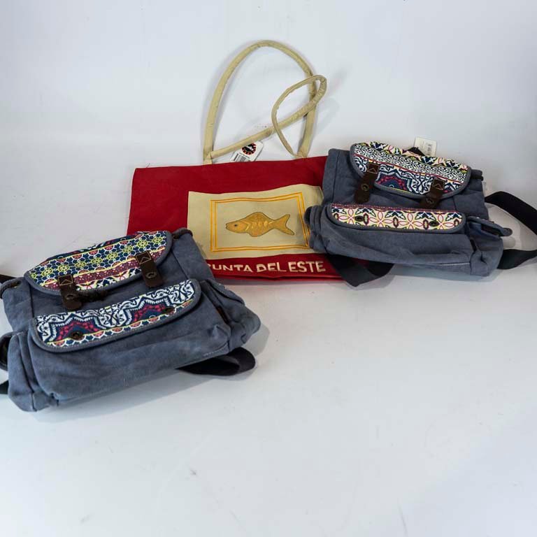 Lote siguiente: Mochilas y bolso de alta calidad