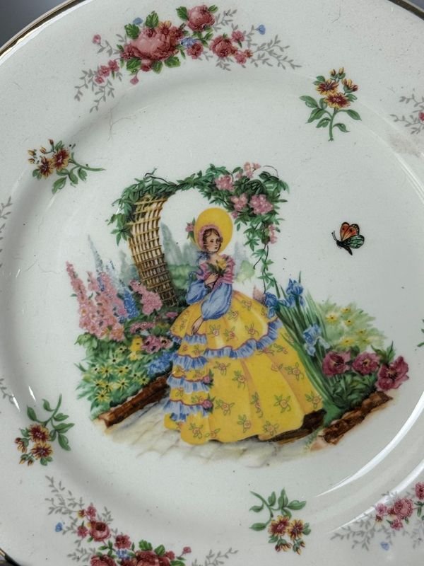Platos de porcelana antiguos de diferentes orígenes - imagen 5