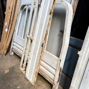 Cuatro piezas: para camion dos barandas de metal color blanco 300 x 35 cm y baranda detrás de cabina 156 x 180 cm py puerta trasera 170 x 65 cm - imagen 4
