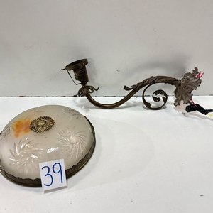 Lote siguiente: Lámpara de Techo y Apliques de Pared de Bronce con Detalle Floral
