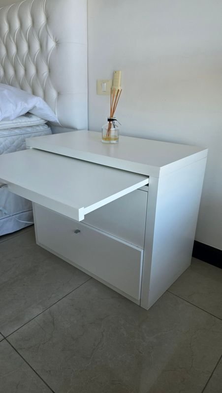Mesa de luz con 2 cajones y bandeja, laqueado blanco - imagen 4