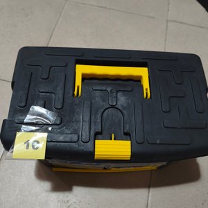 Lote siguiente: Caja de Herramientas Portátil Negra con Manija Amarilla