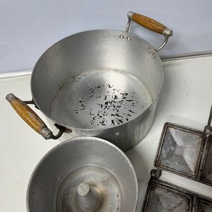 Olla de Aluminio con Tapa, Budinera y Sandwichera Antigua - imagen 6