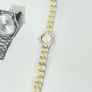 Par de Relojes de Pulsera: Dama y Caballero, Nuevos - imagen 3