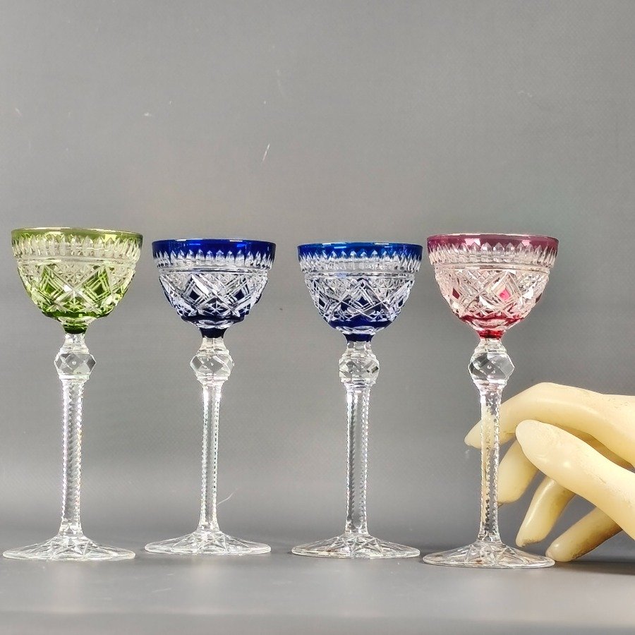 Cuatro copas de cristal Baccarat talladas y en diferentes colores - imagen 3