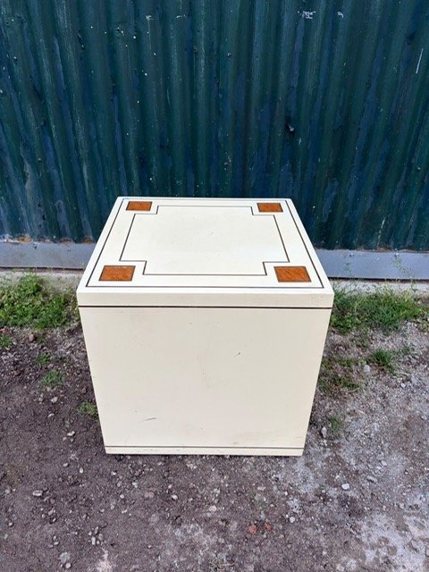 Mesita Ratona Cubo Diseño Clásico
