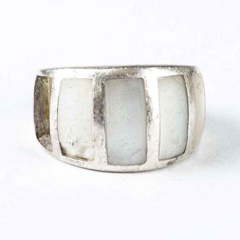 Lote anterior: Anillo de plata con nácar, con faltante