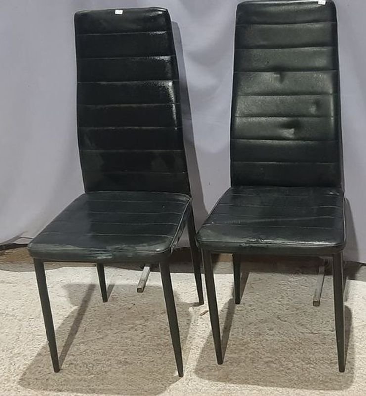 Juego de 2 Sillas de Caño Tapizadas en Negro