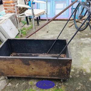 Lote siguiente: Carro de chapa con ruedas