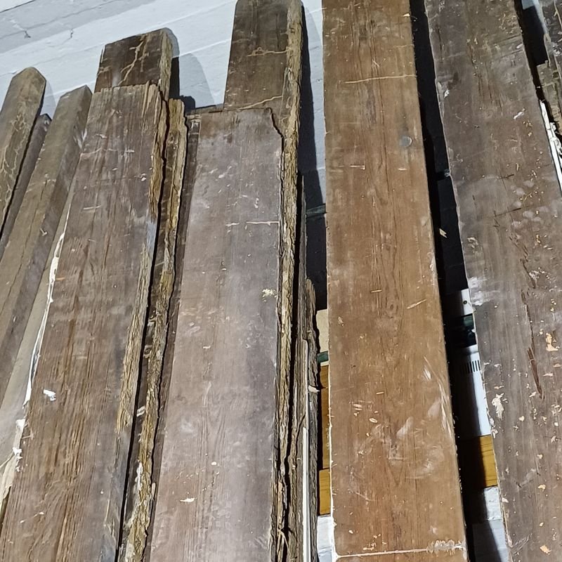 Seis tirantes de pinotea con rastros de polilla para construcción - imagen 7