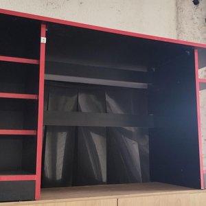 Lote siguiente: Escritorio para PC Negro y Rojo con Estantes