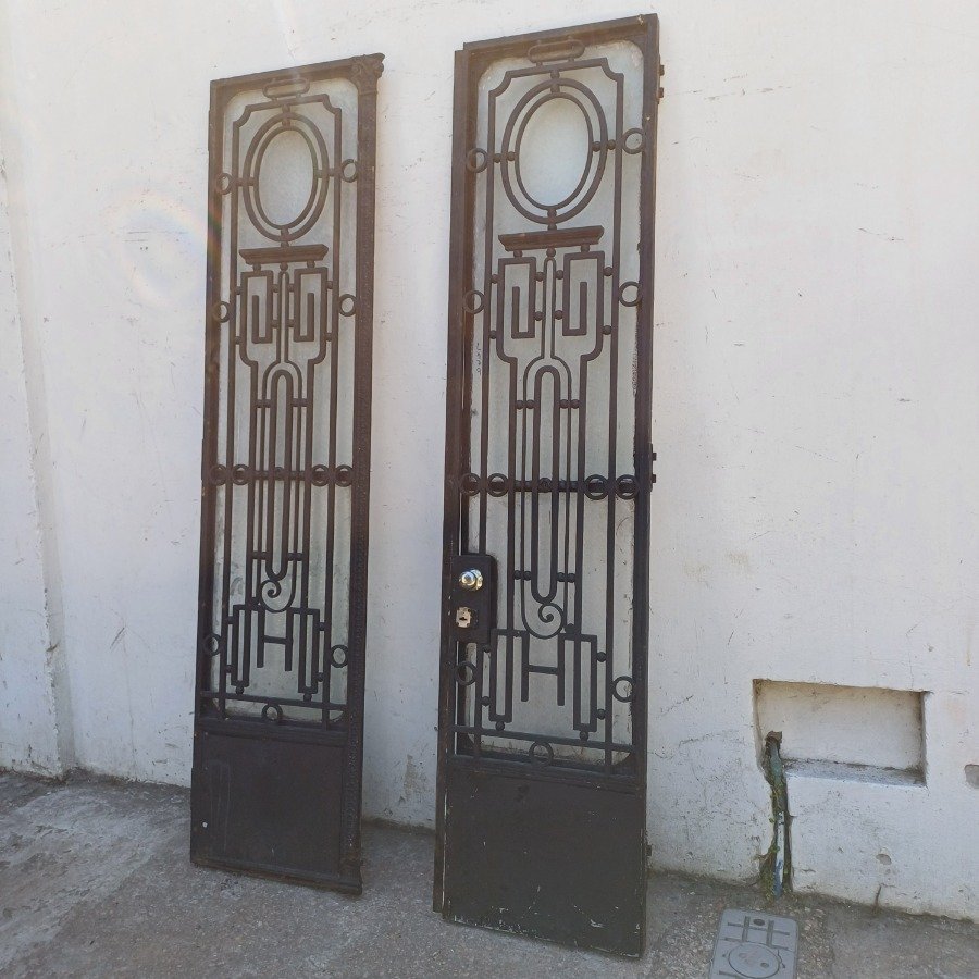 Excepcional par de puertas reja antiguas de frente - imagen 3