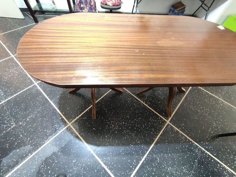 Mesa Oval de Madera Maciza Petiribí para 6 Personas