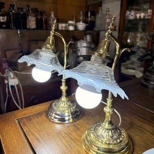 Par de Lámparas de Mesa Antiguas de Bronce con Tulipanes de Vidrio - imagen 10