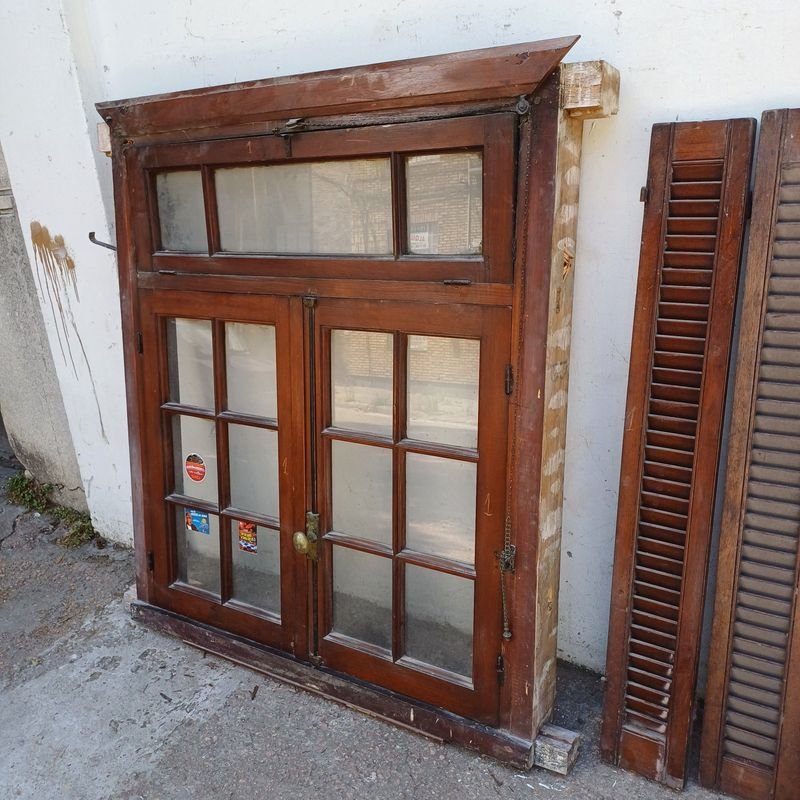 Ventana con dos hojas batientes y postigos en cedro - imagen 4