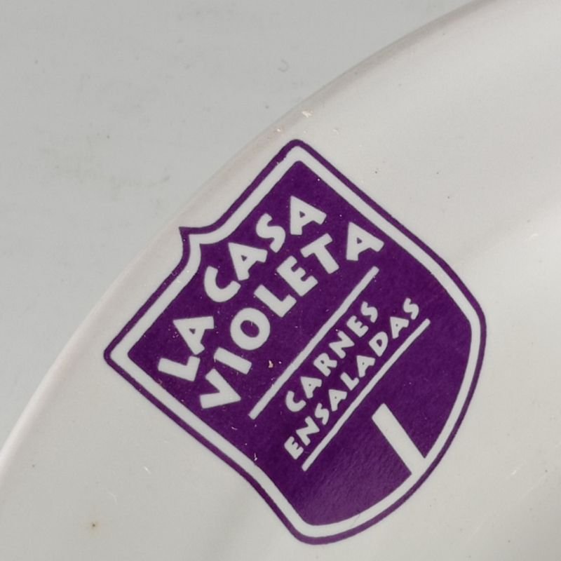 Platos de porcelana Olmos con logo de La Casa Violeta - imagen 2