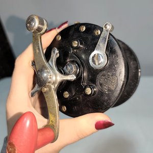Reel Rotativo Pescador Modelo 220 Usado - imagen 4
