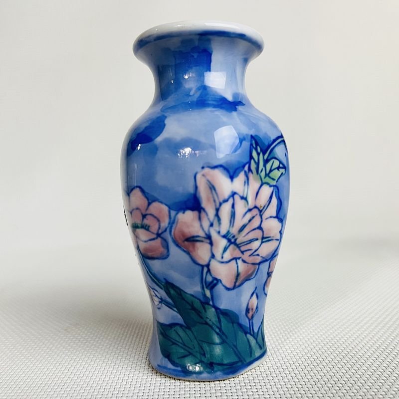 Tres floreros de porcelana decorativos - imagen 3