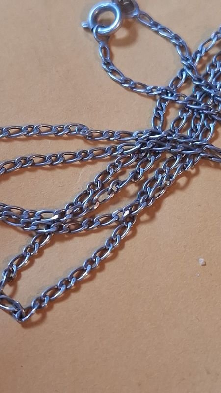 Cadena de plata en excelente estado
